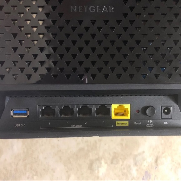 Netgear R6300 Smart Wifi Router - Picture 5 of 7